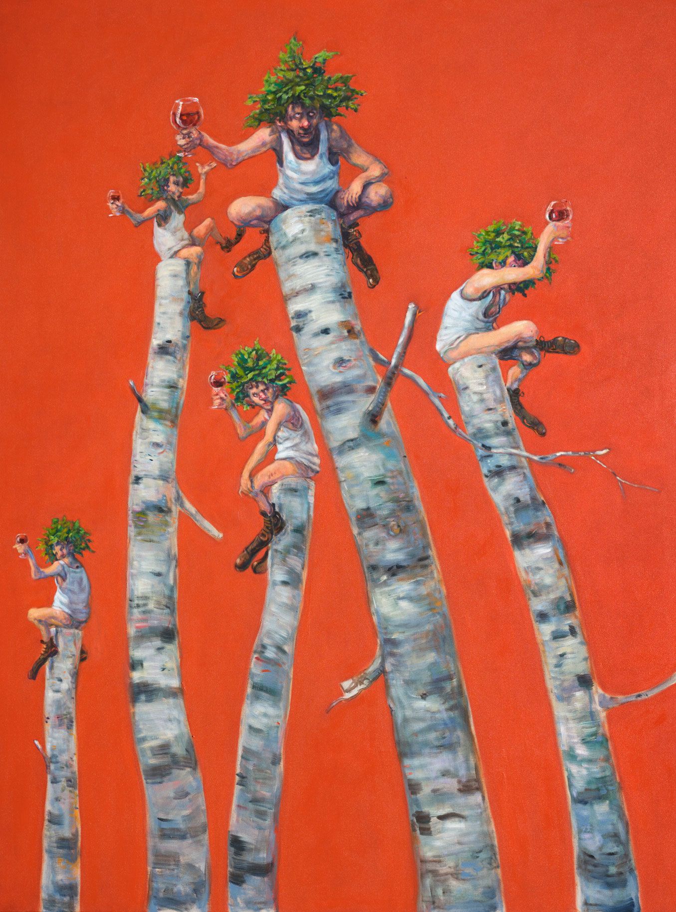 Figurer med bladkranse og vinglas sidder på høje træstammer mod en rød baggrund.