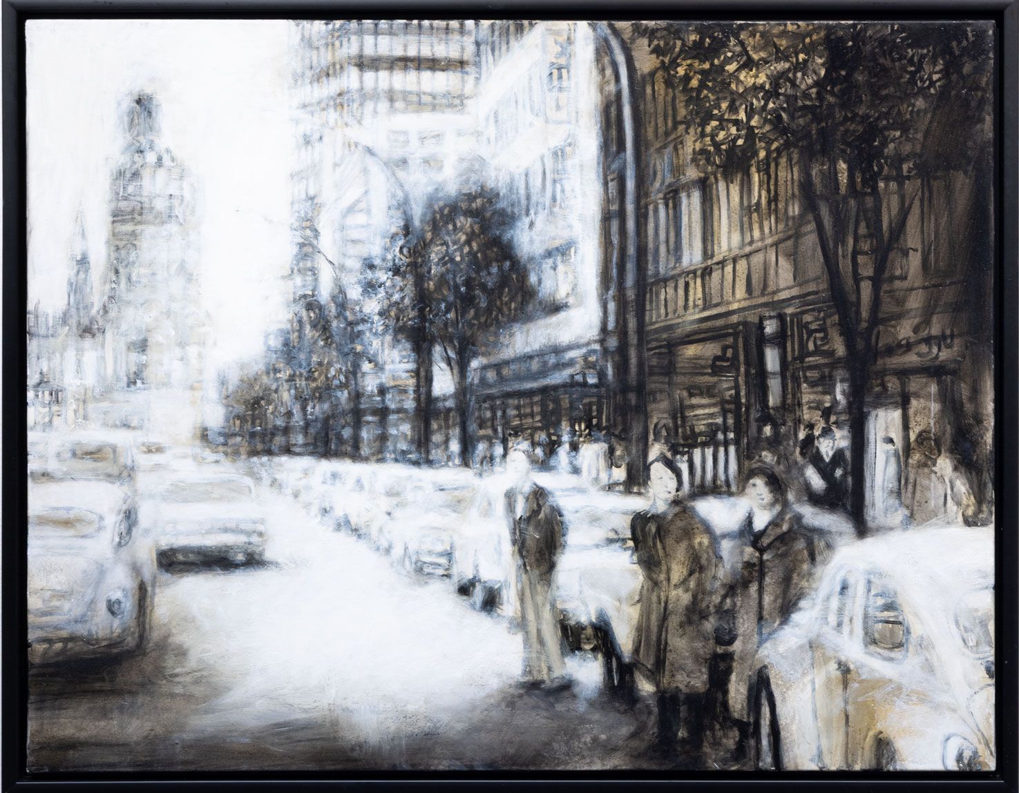 Oliemaleri af byscene med gade, biler og figurer i slørede grå og brune toner, Anders Moseholm, 2024