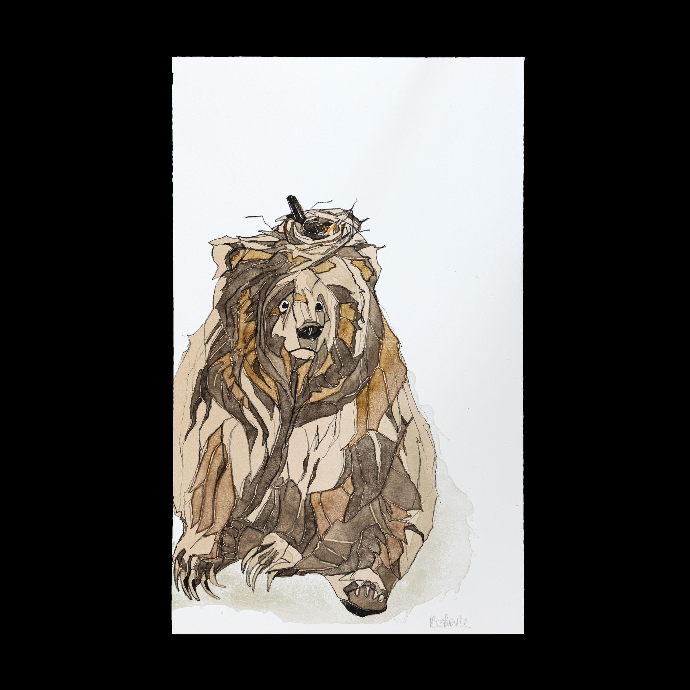 Litografi af Maria Rubinke – brun bjørn med fuglerede og død fugl på hovedet – 2025